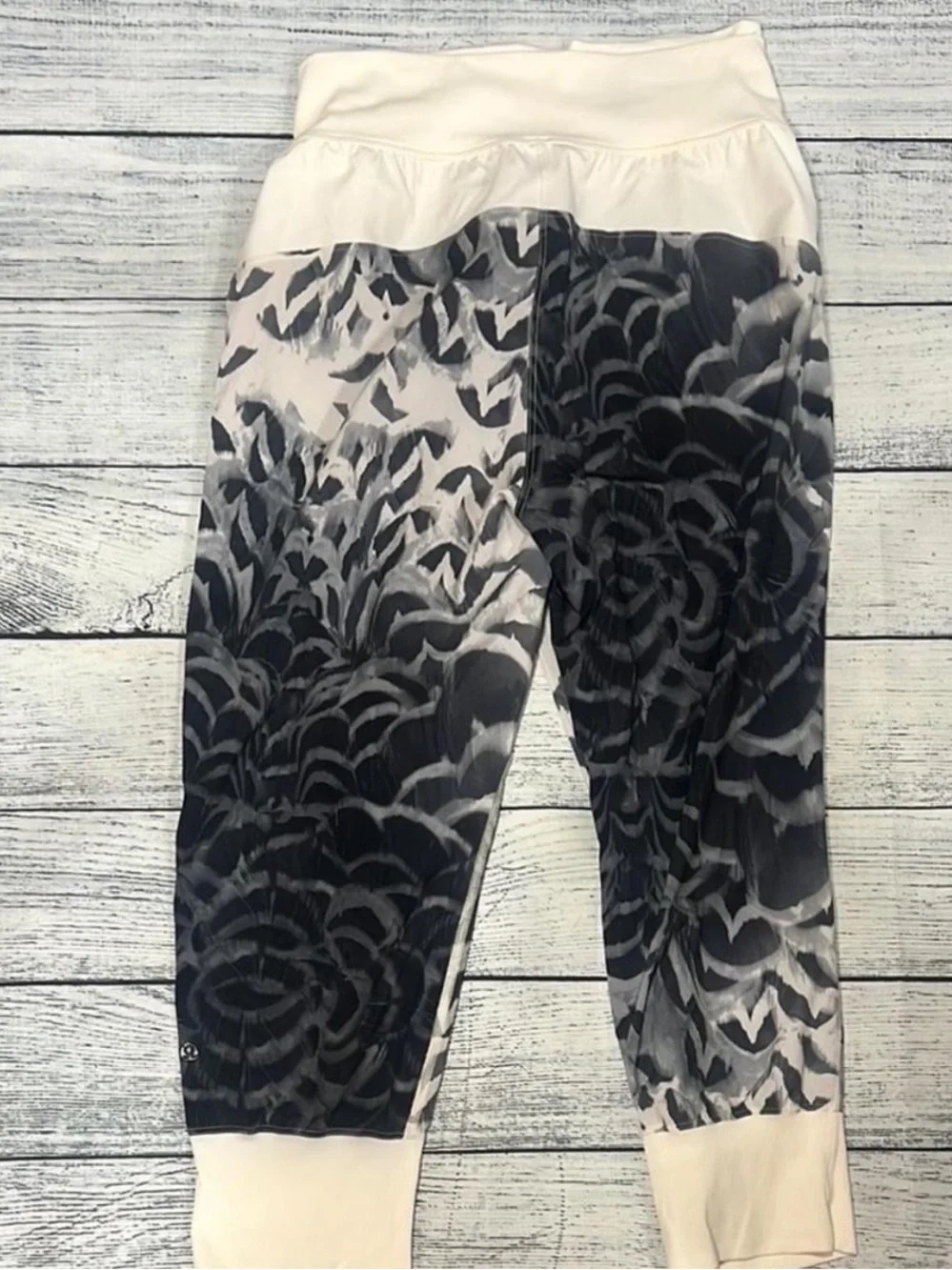 Lululemon size 6